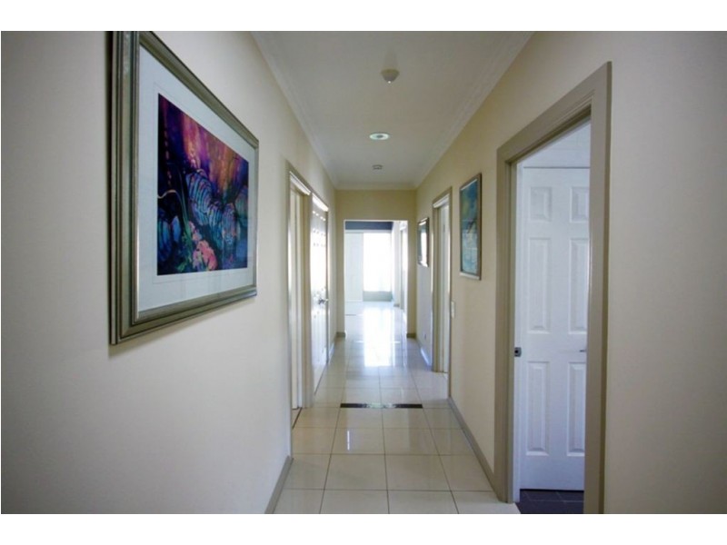 37 Sundance Way, Runaway Bay QLD 4216