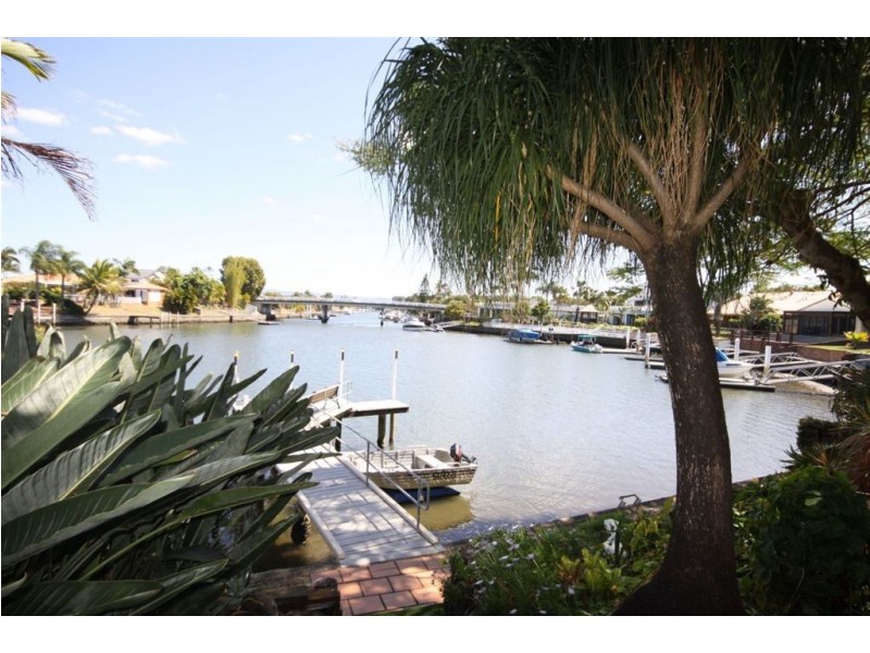 182 Morala Avenue, Runaway Bay QLD 4216