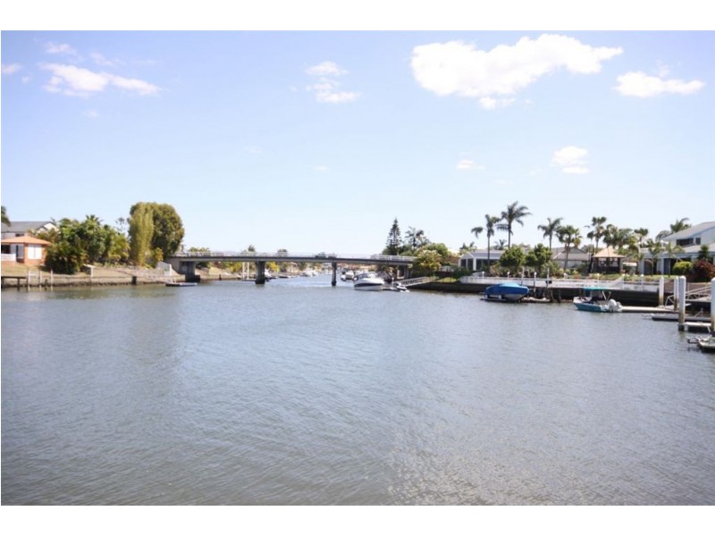 182 Morala Avenue, Runaway Bay QLD 4216