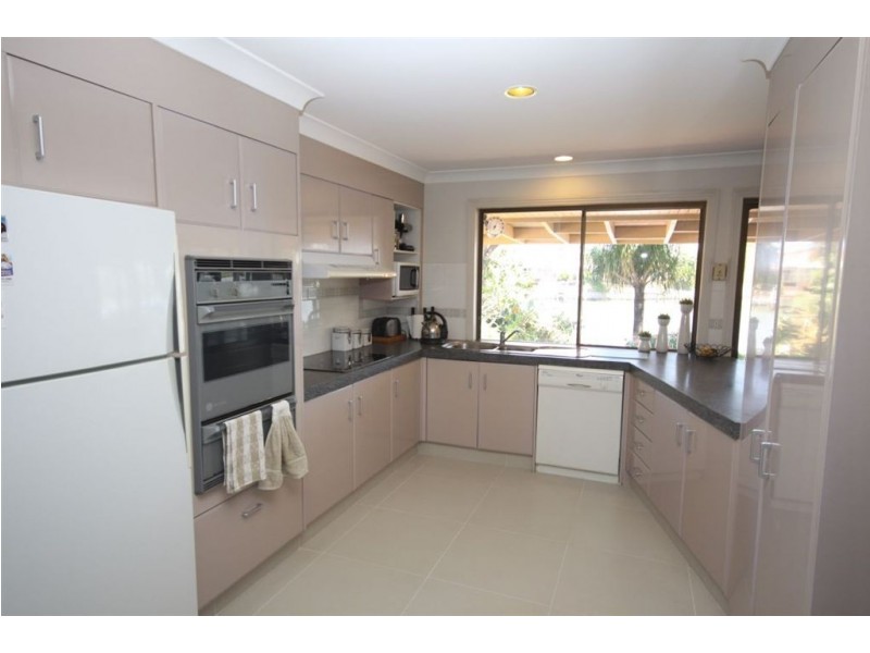 182 Morala Avenue, Runaway Bay QLD 4216