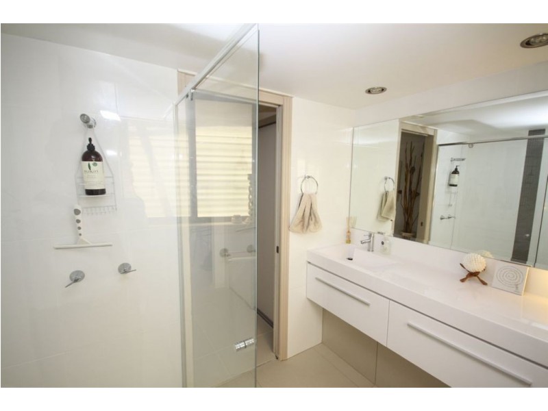 182 Morala Avenue, Runaway Bay QLD 4216