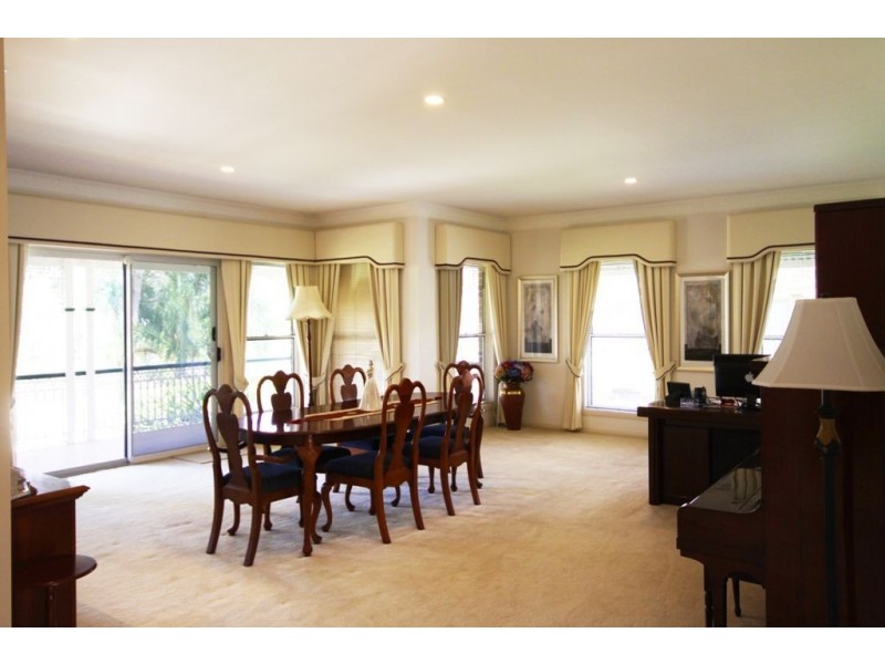 44 Ben Hogan Cr, Parkwood QLD 4214