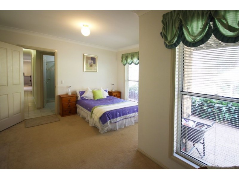 44 Ben Hogan Cr, Parkwood QLD 4214