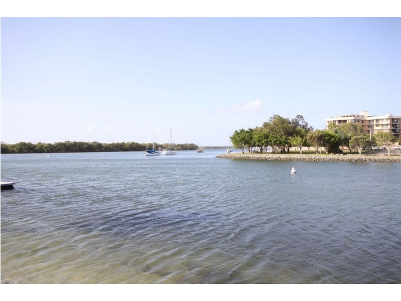 9 Lindsay Parade, Paradise Point QLD 4216