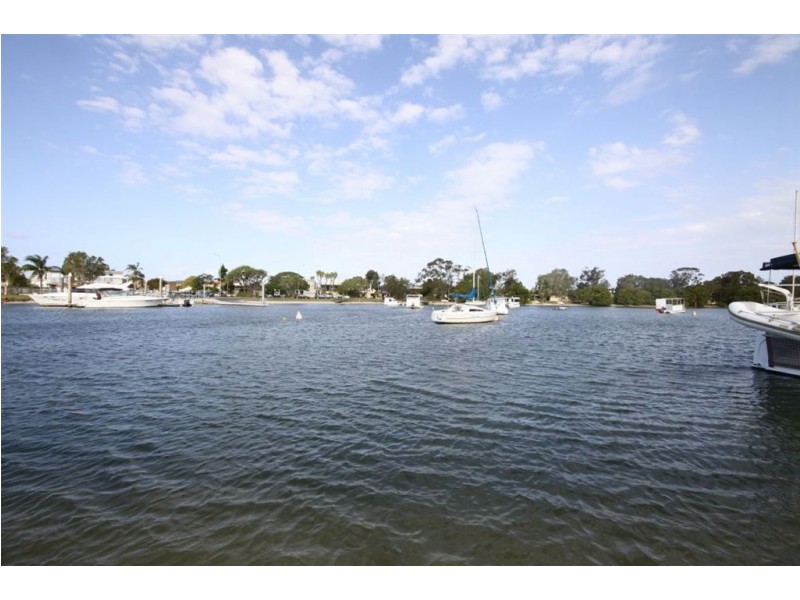 9 Lindsay Parade, Paradise Point QLD 4216