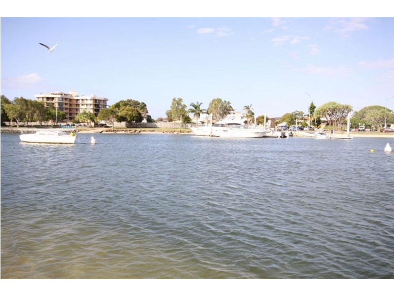 9 Lindsay Parade, Paradise Point QLD 4216