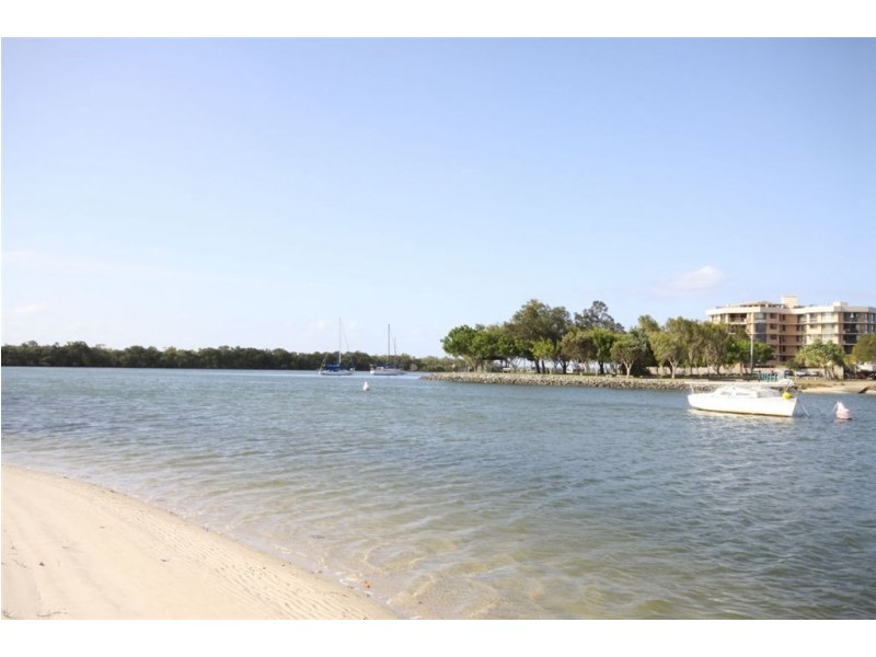 9 Lindsay Parade, Paradise Point QLD 4216