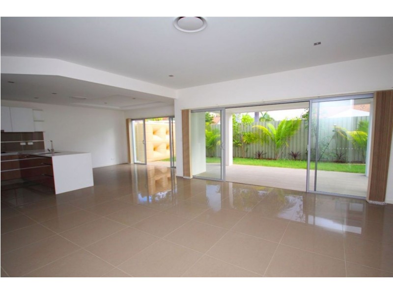 1/46 Compass Drive, Biggera Waters QLD 4216