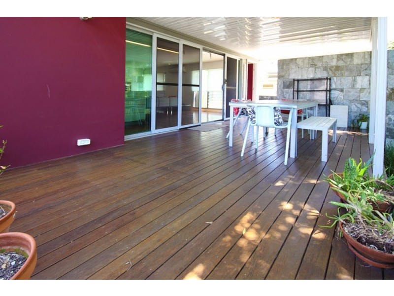 28 Vernon Ave, Labrador QLD 4215