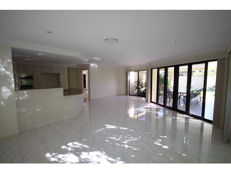 15 Lagos Crt, Coombabah QLD 4216