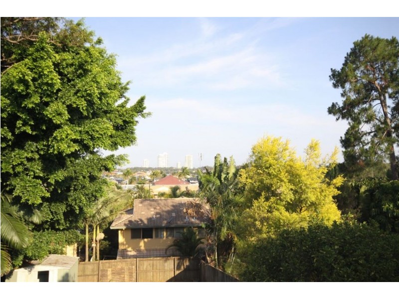 1/479 Pine Ridge Road, Runaway Bay QLD 4216