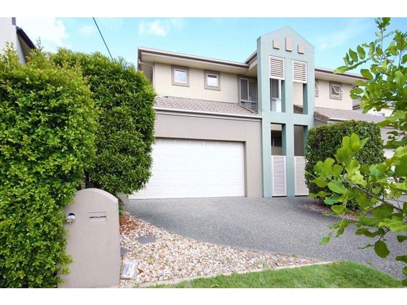 2/52 Bayview Street, Runaway Bay QLD 4216