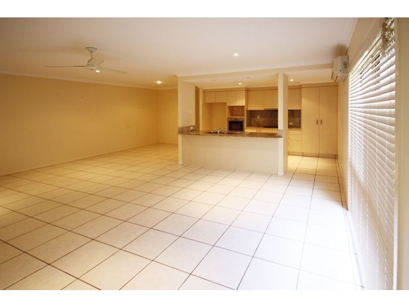 2/52 Bayview Street, Runaway Bay QLD 4216