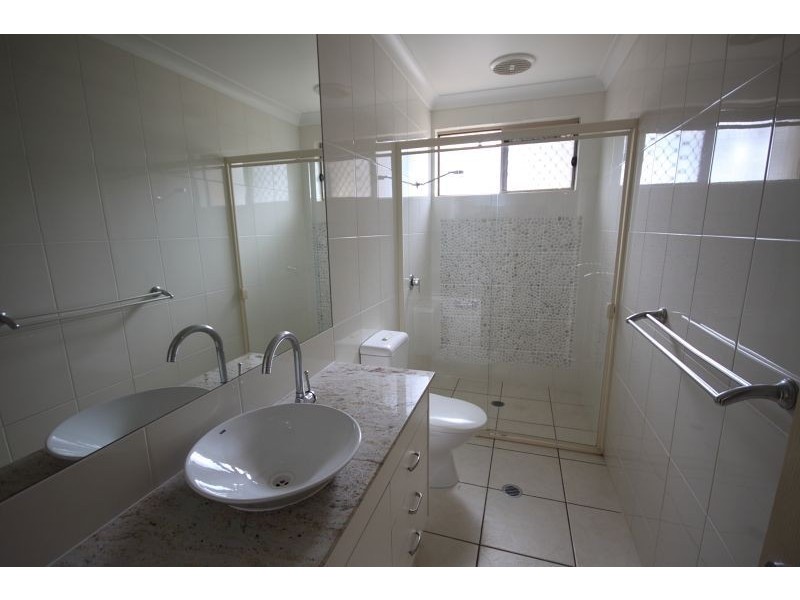 2/52 Bayview Street, Runaway Bay QLD 4216