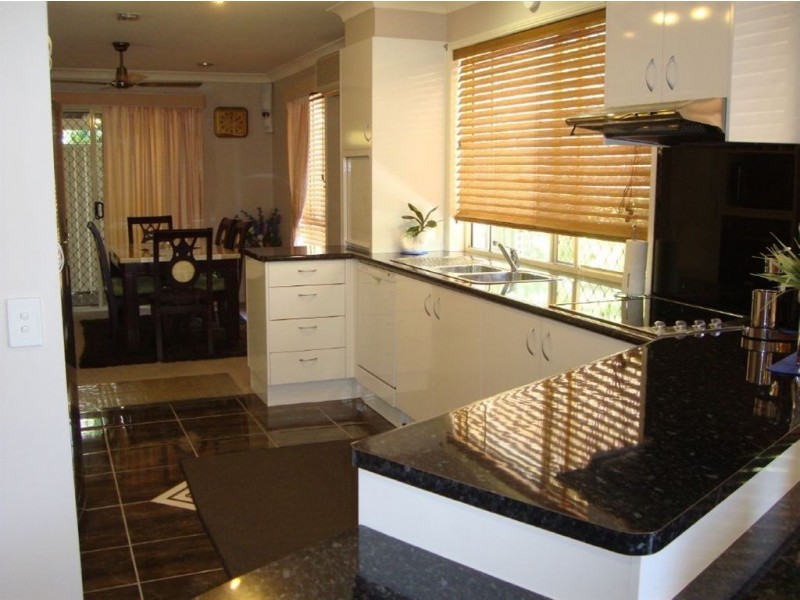 27 Numbat  Court West, Coombabah QLD 4216