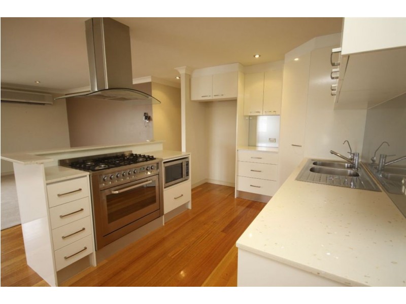 2/54 Markham Avenue, Runaway Bay QLD 4216