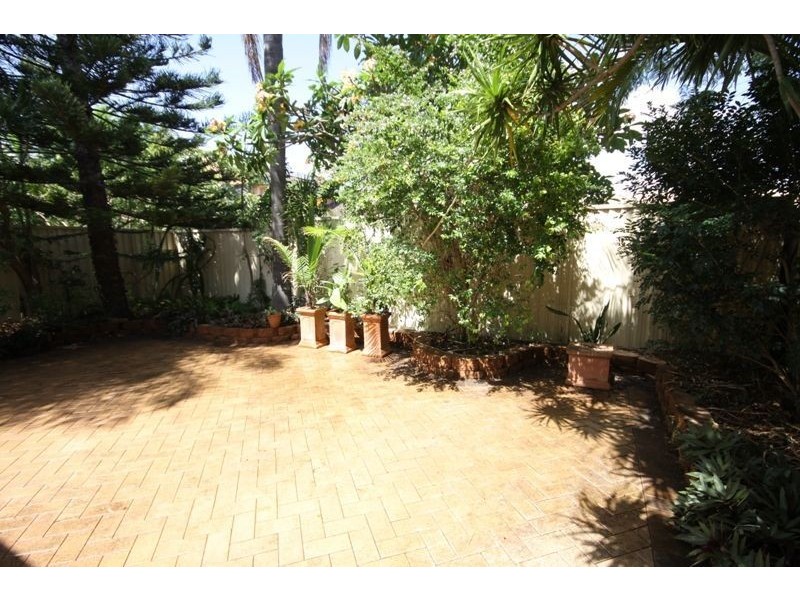 2/54 Markham Avenue, Runaway Bay QLD 4216