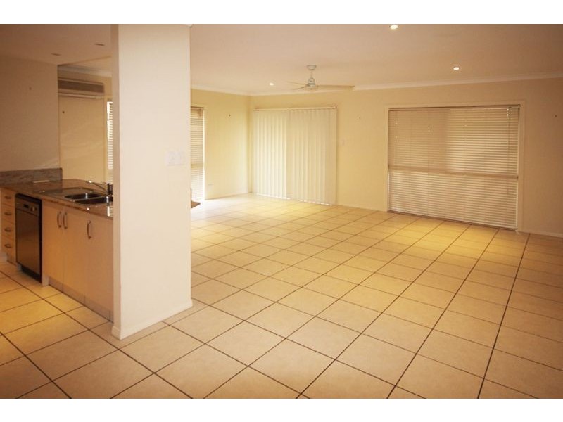 2/52 Bayview Street, Runaway Bay QLD 4216