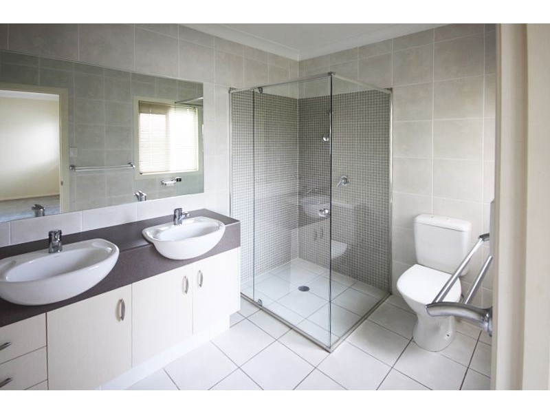 2/52 Bayview Street, Runaway Bay QLD 4216