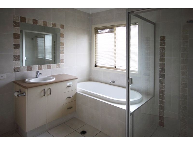 2/52 Bayview Street, Runaway Bay QLD 4216