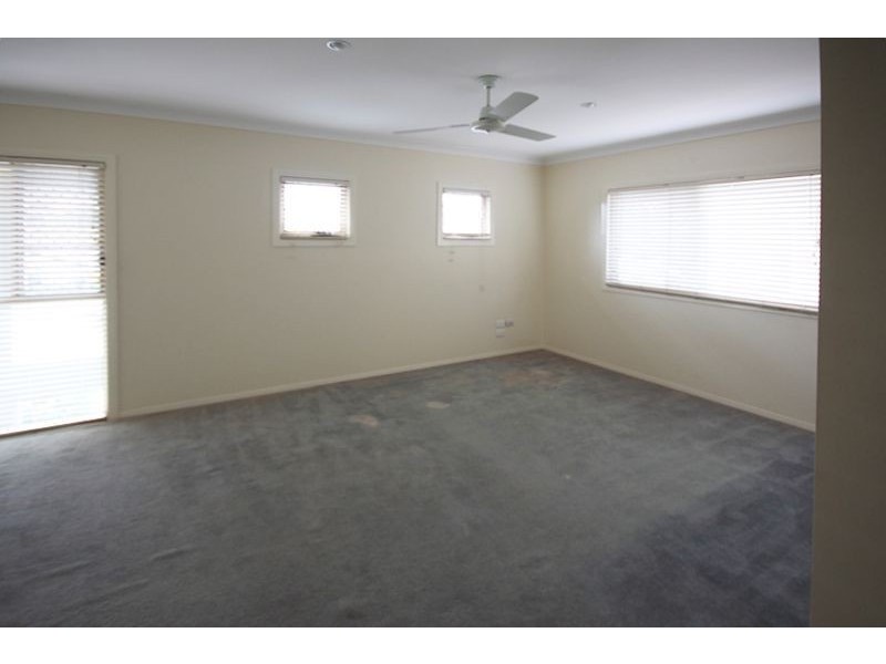 2/52 Bayview Street, Runaway Bay QLD 4216