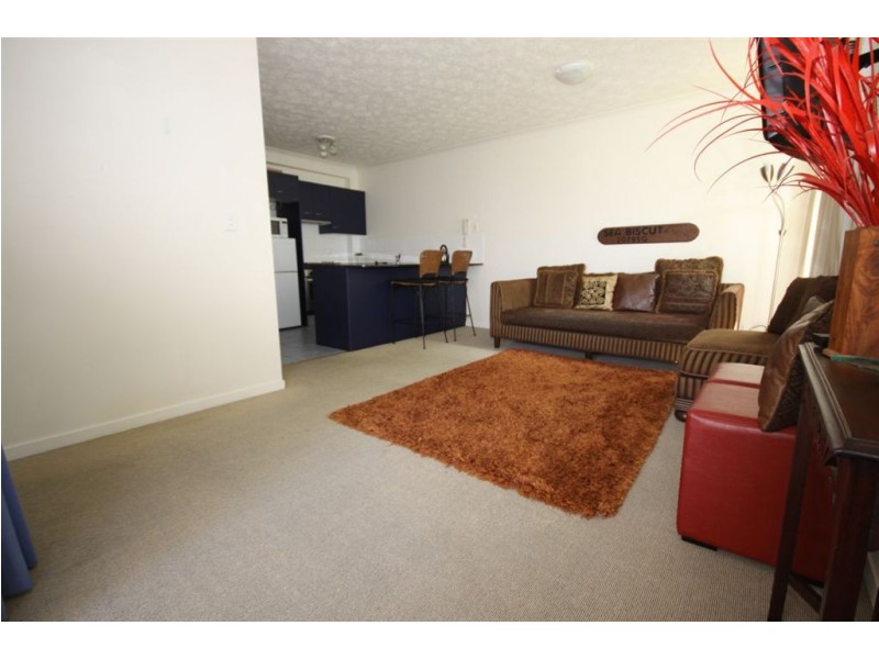 8/130 Marine Parade, Southport QLD 4215