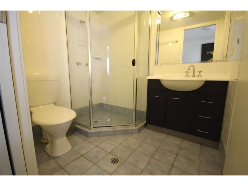 8/130 Marine Parade, Southport QLD 4215