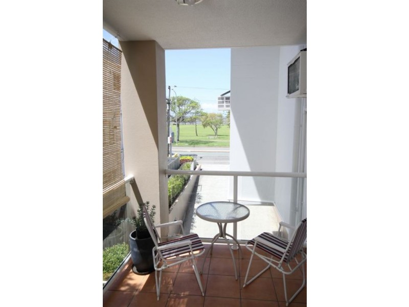 8/130 Marine Parade, Southport QLD 4215