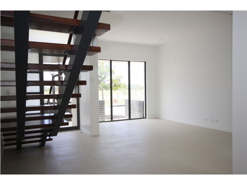 19 River Vista Way, Paradise Point QLD 4216