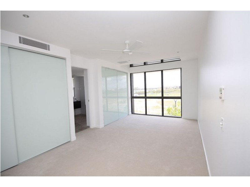 19 River Vista Way, Paradise Point QLD 4216