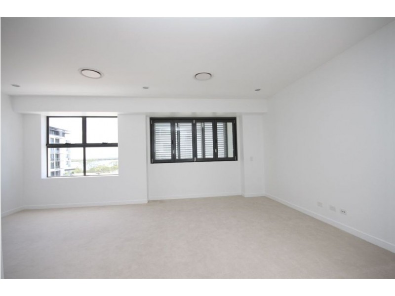 19 River Vista Way, Paradise Point QLD 4216