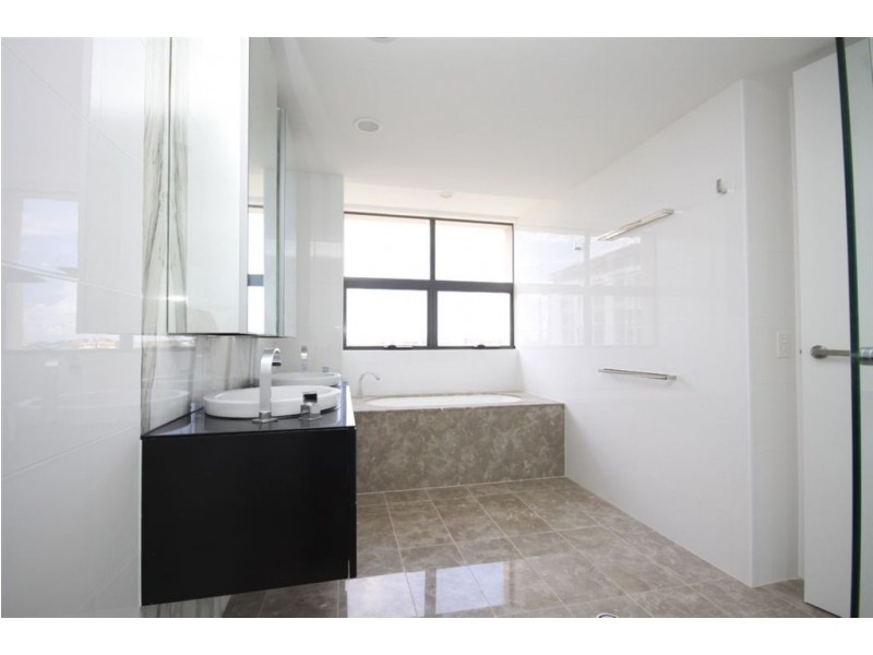 19 River Vista Way, Paradise Point QLD 4216