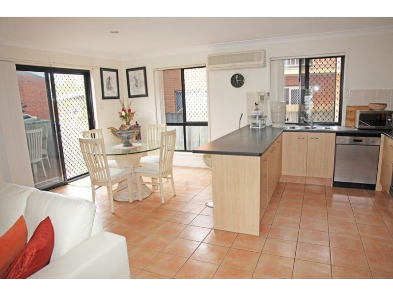 1/10 Bright Avenue, Labrador QLD 4215