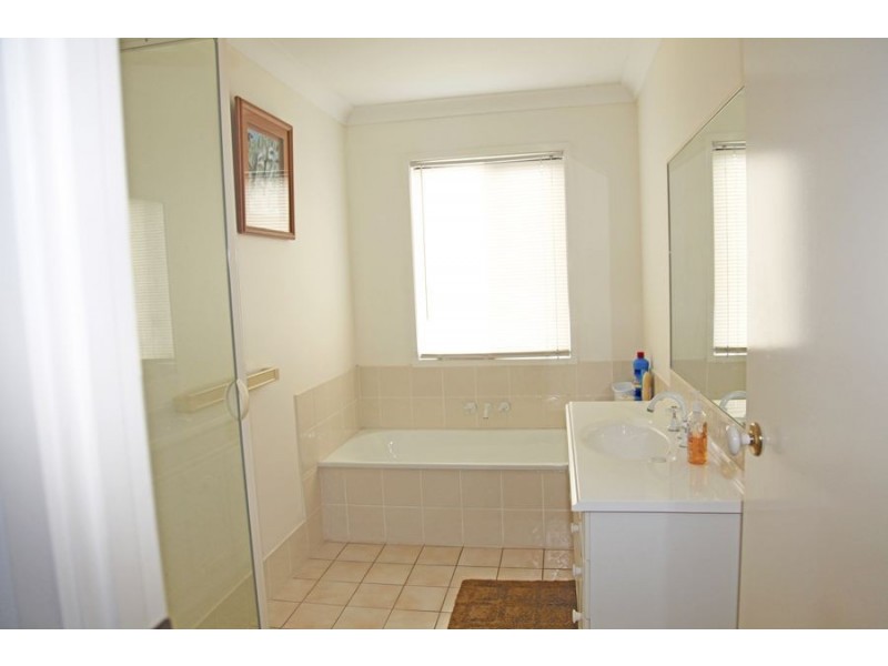 1/10 Bright Avenue, Labrador QLD 4215