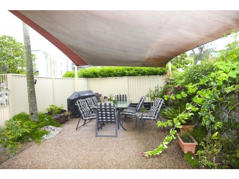1/10 Bright Avenue, Labrador QLD 4215