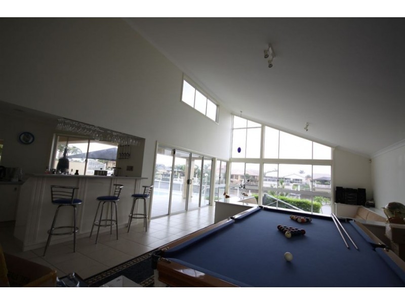 10 Sundance Way, Runaway Bay QLD 4216