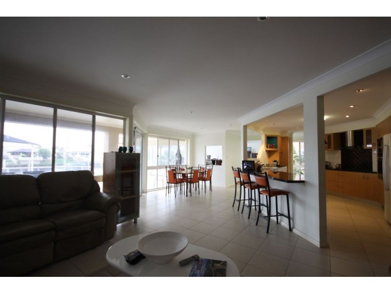 10 Sundance Way, Runaway Bay QLD 4216