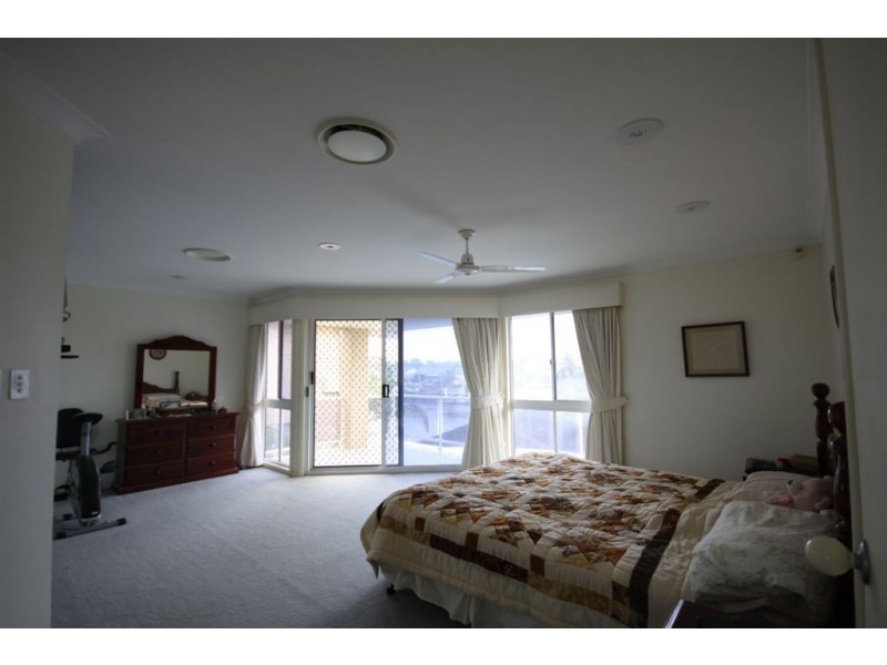 10 Sundance Way, Runaway Bay QLD 4216