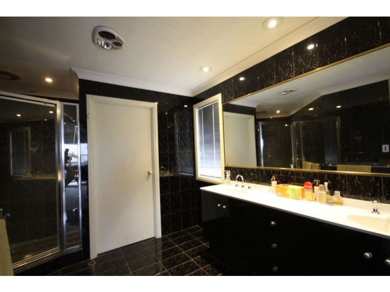 10 Sundance Way, Runaway Bay QLD 4216