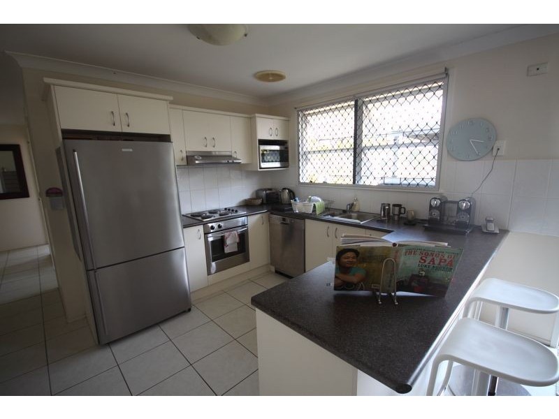 4 Dobell Ave, Paradise Point QLD 4216