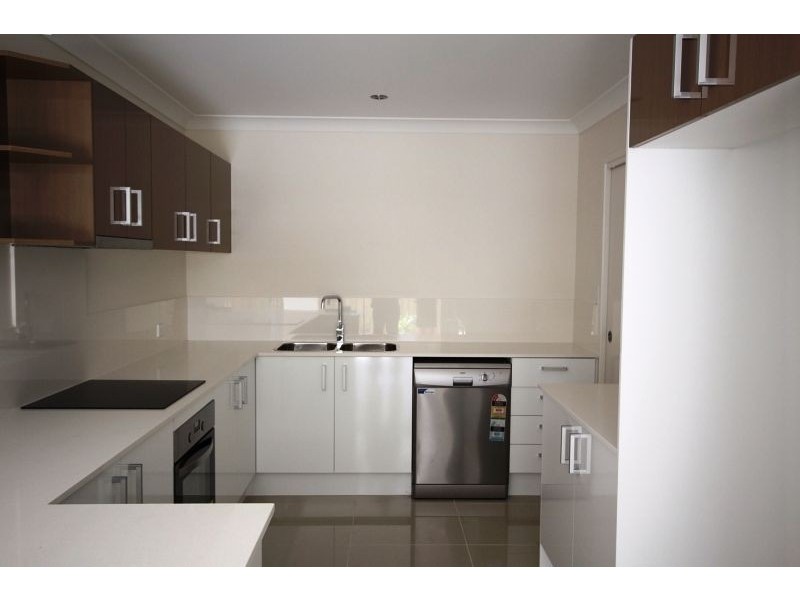 1/9 Maslin Chase, Pacific Pines QLD 4211