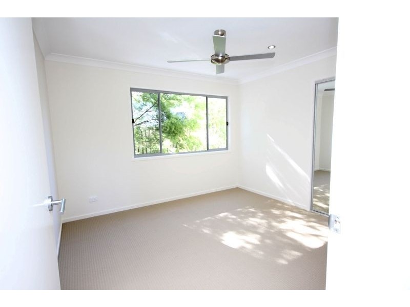 1/9 Maslin Chase, Pacific Pines QLD 4211