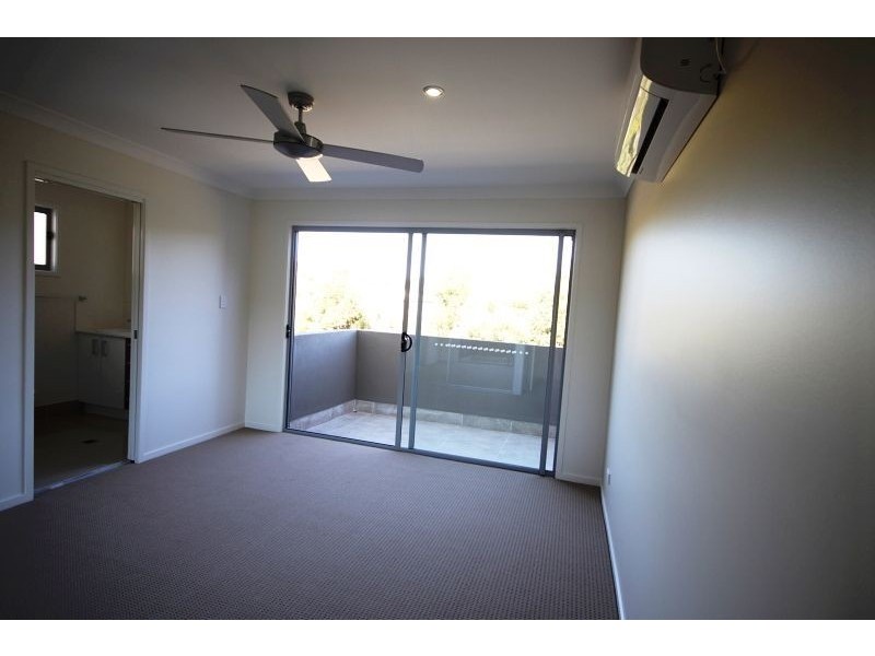 1/9 Maslin Chase, Pacific Pines QLD 4211