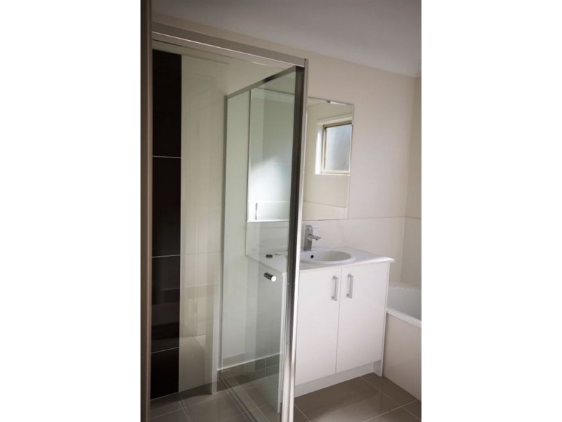 1/9 Maslin Chase, Pacific Pines QLD 4211