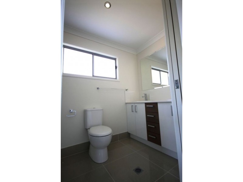 1/9 Maslin Chase, Pacific Pines QLD 4211