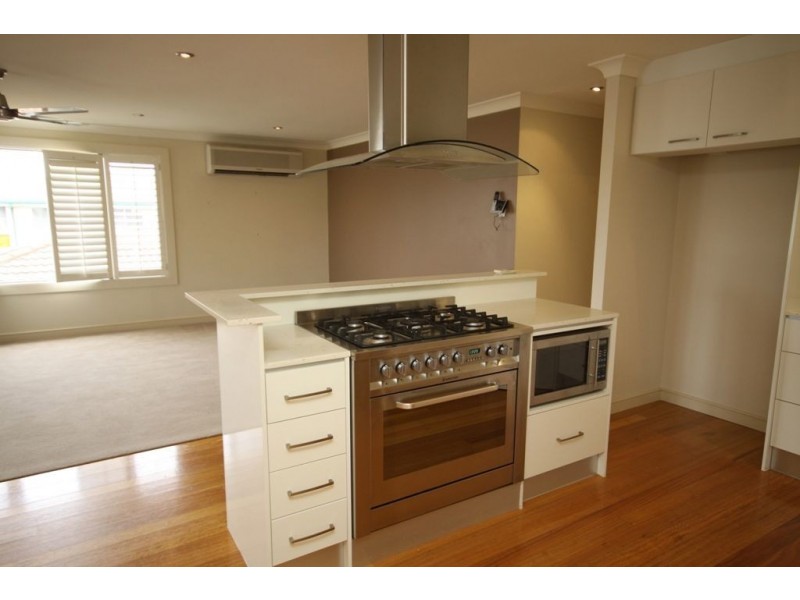 2/54 Markham Avenue, Runaway Bay QLD 4216