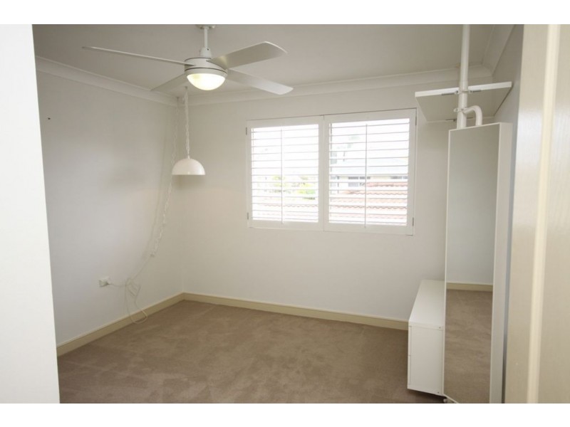 2/54 Markham Avenue, Runaway Bay QLD 4216