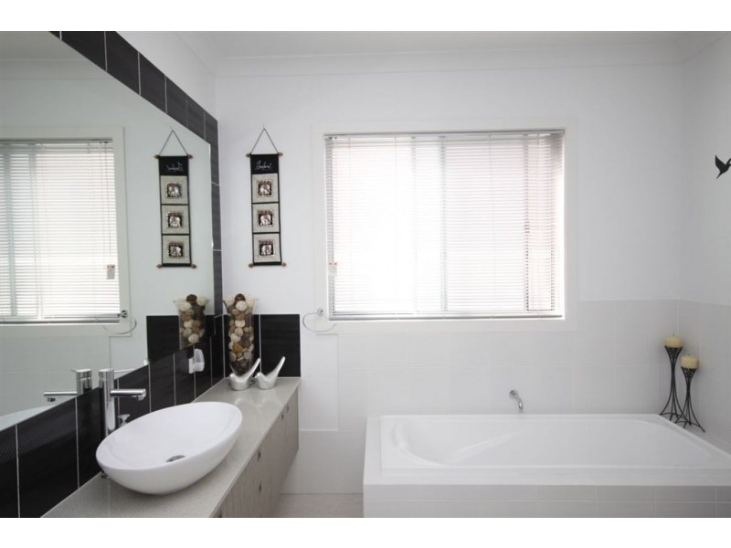 64 East Quay Drive, Biggera Waters QLD 4216