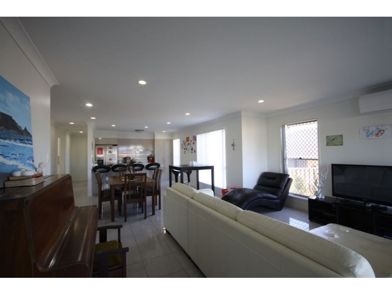 2/15 Elmore Drive, Ormeau QLD 4208