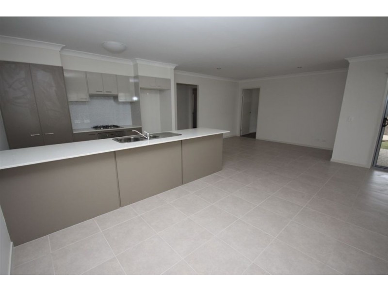 28 Faraday Crescent, Pacific Pines QLD 4211